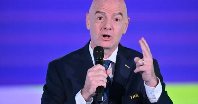 İnfantino İtaliya ilə məzələndi
