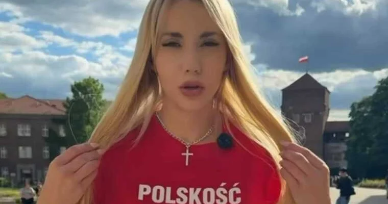 Кандидат в мэры Кракова выбросила флаги Украины и ЕС ВИДЕО