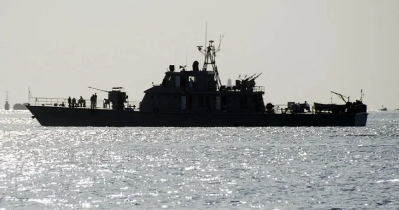 İran gəmilərə xəbərdarlıq atəşi açdı