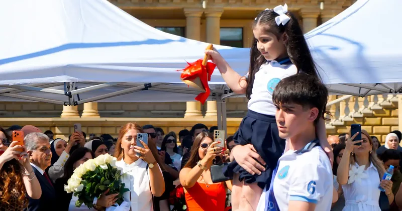 Prezidentin oxuduğu məktəbdə “Son zəng” REPORTAJ