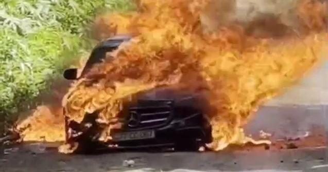 Tovuzda “Mercedes” belə yandı Video