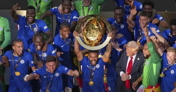 Дональд Трамп вручил Челси кубок клубного чемпионата мира