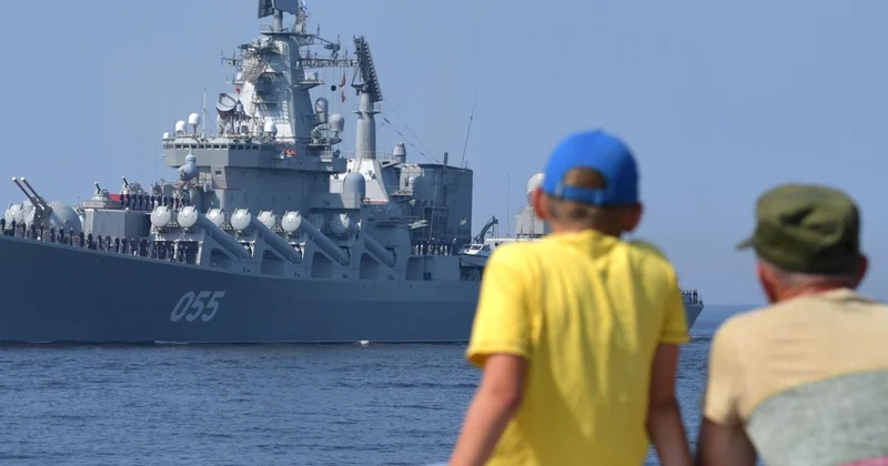 Парады и салюты отменяют в день ВМФ в России