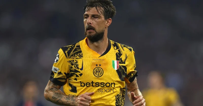 Milan nəhəngi Acerbi ilə müqaviləni ləğv edir Yeni klubu da bəllidir