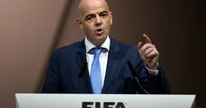 FIFA prezidenti milyon və milyardlardan danışdı