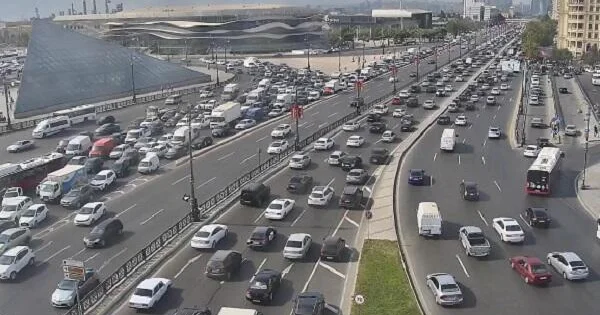 Bakıda qəza oldu, tıxac yarandı