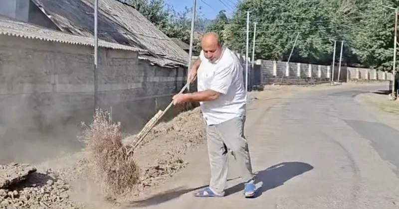 Masallıda bələdiyyə sədri küçəni özü süpürdü VİDEO