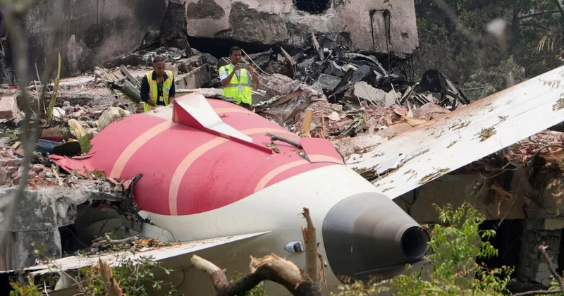 Hindistanda qəzaya uğrayan Boeing in pilotu intihar edib?
