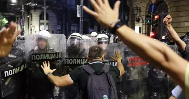 Serbiyada etirazlar: Polis iştirakçıları saxlayır, iğtişaşlara hazırlıq görür...