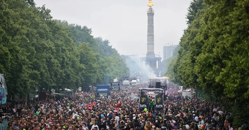 Berlində keçirilən “Rave The Planet” festivalında onlarla insan xəsarət alıb