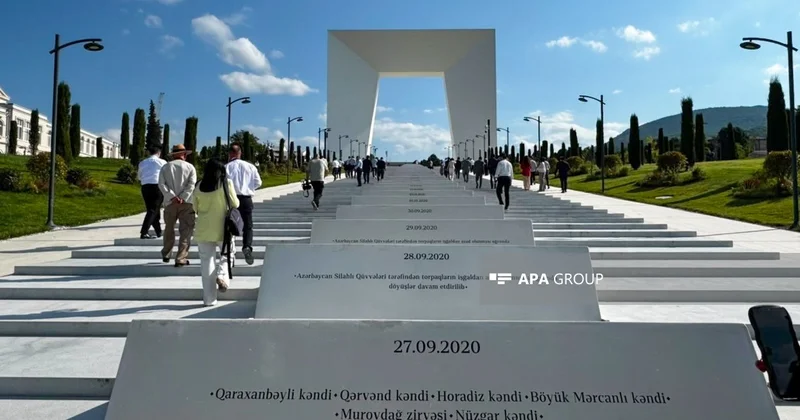 Forum iştirakçıları Xankəndidəki Zəfər parkında FOTOLAR KONKRET