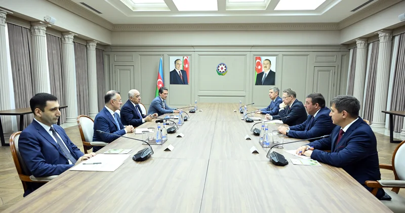 Baş nazir Rusiyanın səhiyyə naziri ilə görüşdü