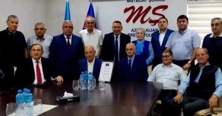 SİNƏMDƏ EHTİYAT SÖZ SAXLAMIŞAM...