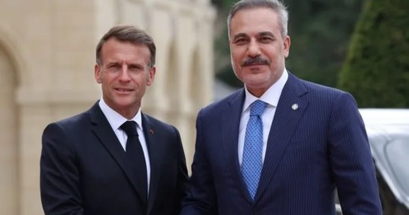 Makron Hakan Fidanı Yelisey Sarayında qarşıladı