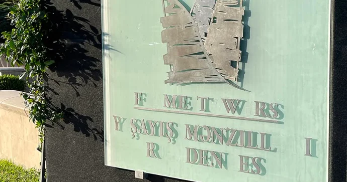 Bakının simvollarından biri niyə baxımsız qalıb? Memardan İRAD FOTO
