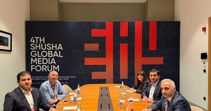Hikmət Hacıyev TikTok və LinkedIn nümayəndələri ilə görüşdü Yeni qanunvericiliyin tətbiqi müzakirə edildi