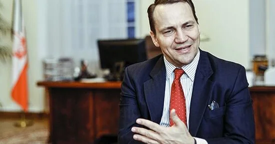 Putin bu ağılsız qərarı qəbul etməklə... Sikorski