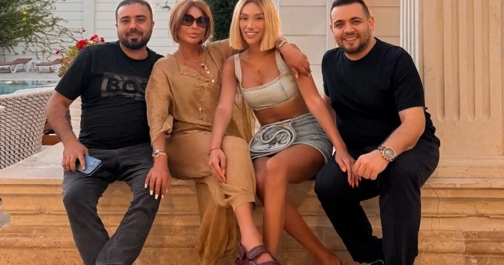 Aygün Kazımova Röya Ayxanın evində Foto