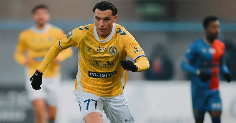 Renat Azərbaycan millisinin digər futbolçusu ilə komanda yoldaşı olmağa yaxındır