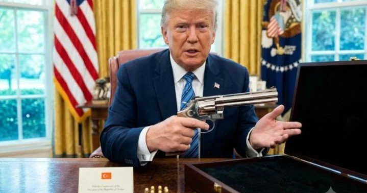 Trampa hədiyyə edilən revolver digərlərindən fərqli imiş