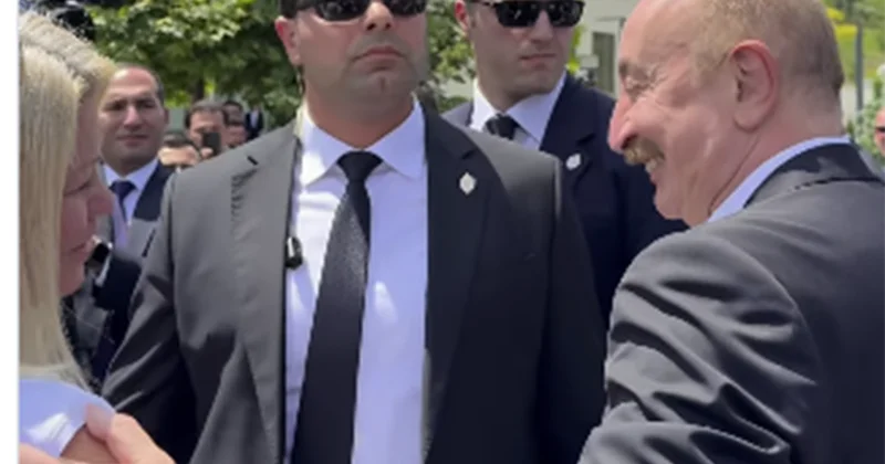 Prezident jurnalisti görüb avtomobildən düşdü Video