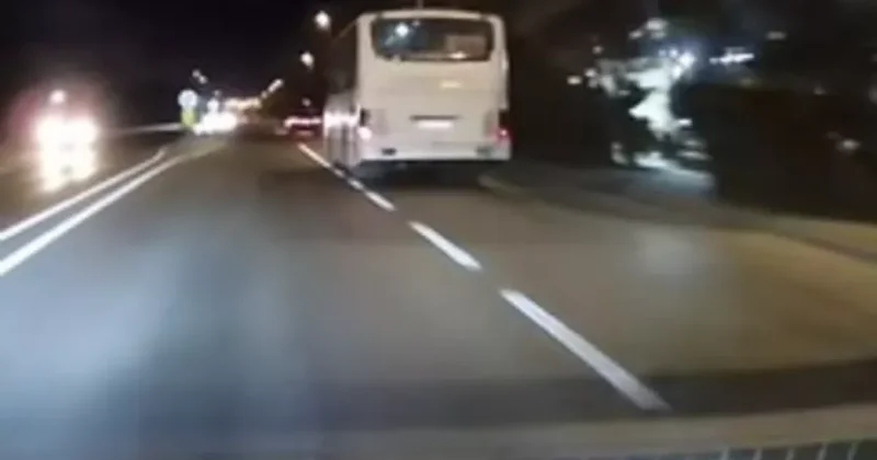 В Баку водитель автобуса чуть не стал причиной серьёзного ДТП