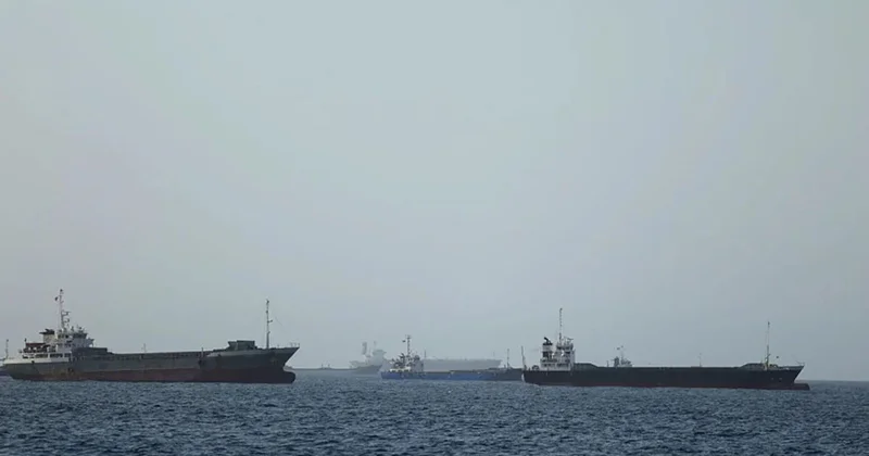 Tasnim : Hörmüz boğazında bir neçə gəmi atəşə tutulub