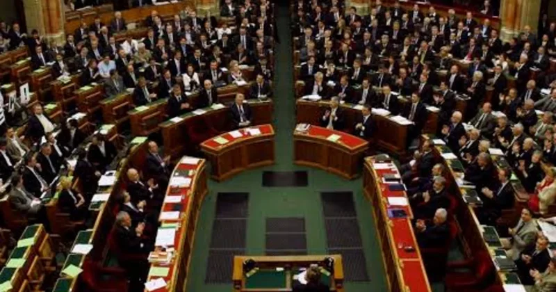 Macarıstan parlamenti Prezidentin vəzifədən KONKRET