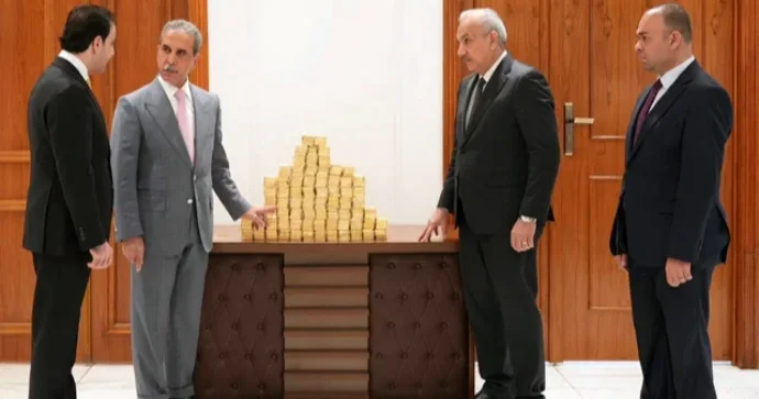 Məmurlardan 375 kiloqram qızıl müsadirə edildi İraqda rüşvət və korrupsiya istintaqı FOTO