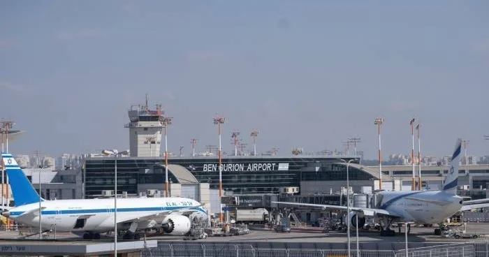 Аэропорт Саны под ударом: хуситы пригрозили ответной атакой