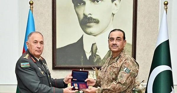 Asim Munirə Azərbaycanın hərbi medalı təqdim edildi