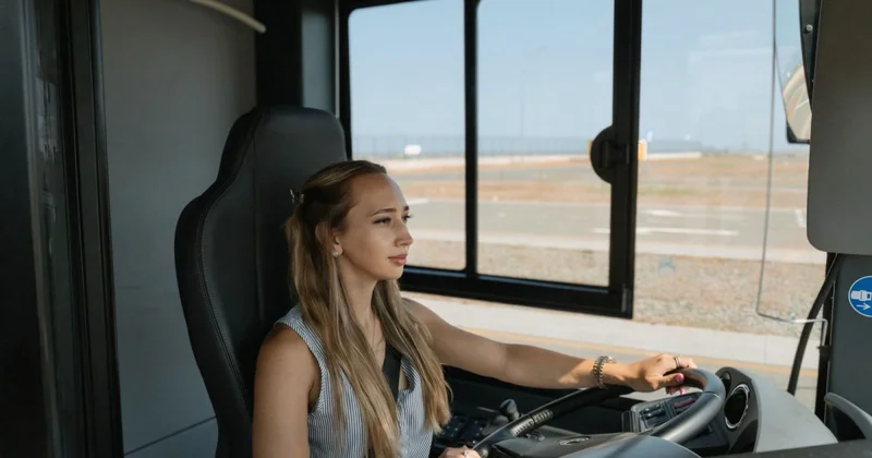 Avtobus idarə edəcək qadın sürücülər hazırlanır