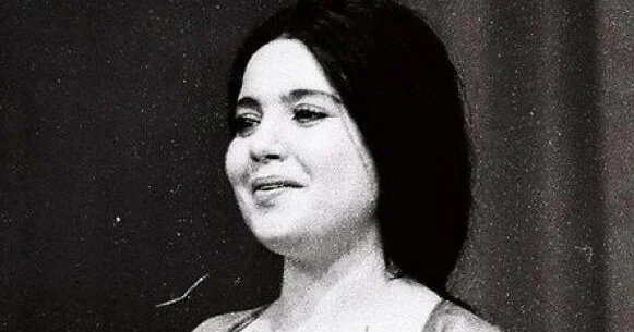Övladını öldürdülər, Şövkət Ələkbərovanın təklifini rədd etdi “Mercedes” sürən ilk qadın müğənnimiz haqqında maraqlı faktlar