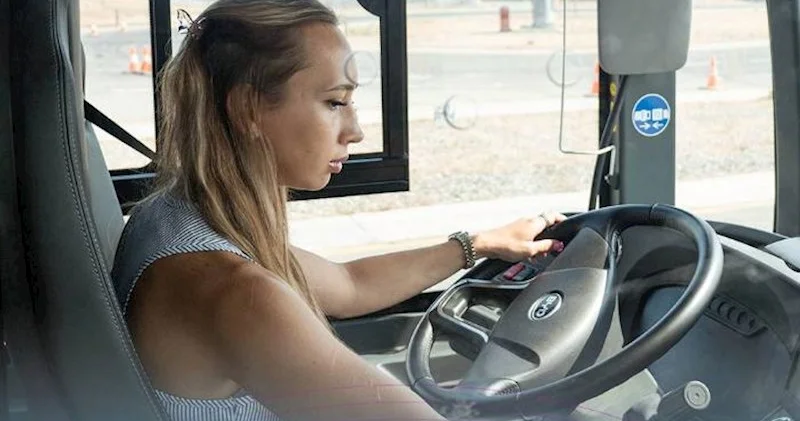 Azərbaycanda qadın avtobus sürücüləri hazırlanır