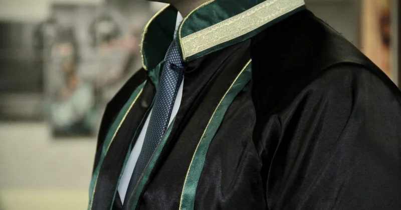 İki vəkilə xəbərdarlıq edildi, birinin fəaliyyəti dayandırıldı