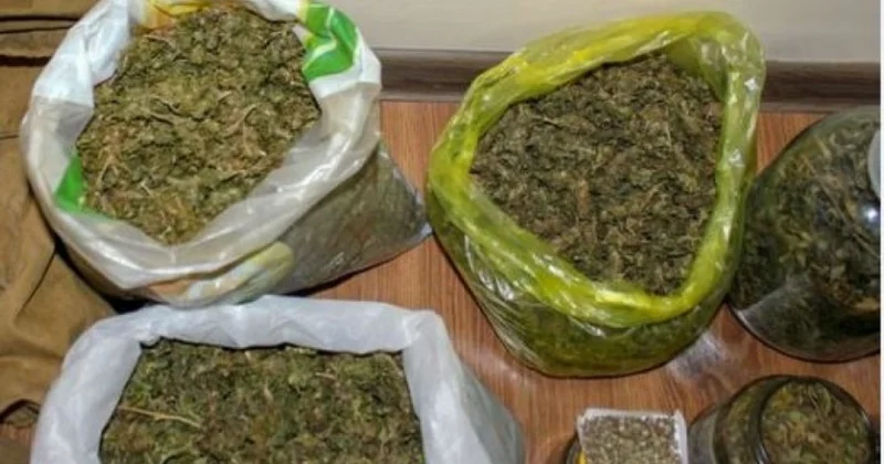 Qubada saxlanılan 2 nəfərdən müxtəlif növ narkotik vasitələr aşkarlanıb