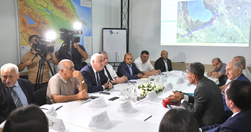 Bakı şəhərində və ətraf ərazilərdə nəqliyyat infrastrukturunun təkmilləşdirilməsi məsələləri müzakirə edilib.