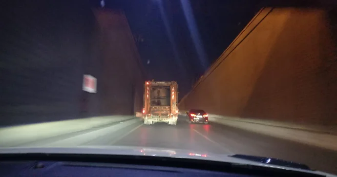 Yola sığmayan sürücülər: köhnə vərdiş, yeni təhlükələr FOTO