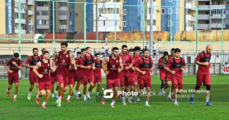Neftçi KİV nümayəndələri üçün açıq məşq keçirib