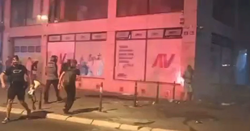 В Сербии массовые беспорядки: Разгромили штаб правящей партии ВИДЕО
