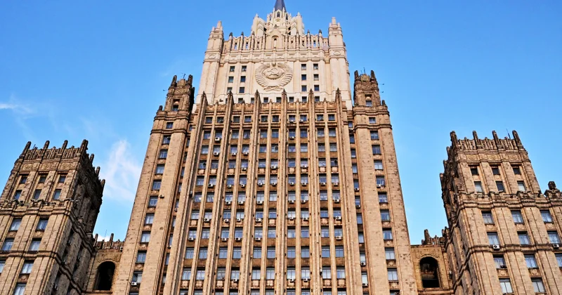 МИД РФ: при открытии маршрута через Сюник нужно учитывать российских пограничников