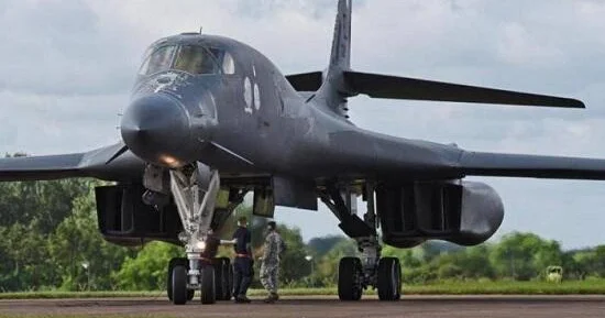 ABŞ bombardmançıları Norveçə eniş etdi