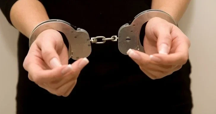 Подозреваемая в краже крупной суммы задержана в одном из районов Баку