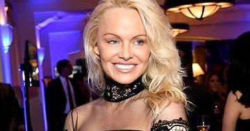 Pamela Anderson duzlu xiyar satır...