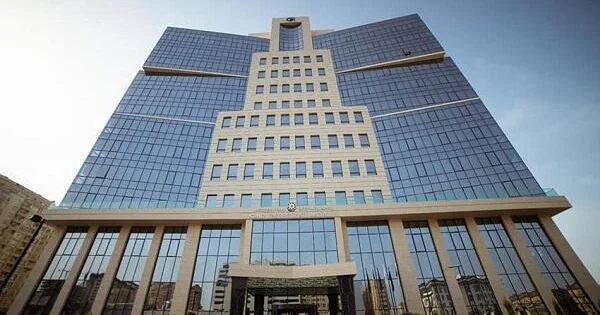Nazirlik binasının şüşələrini 248 min manata təmizlətdirəcək