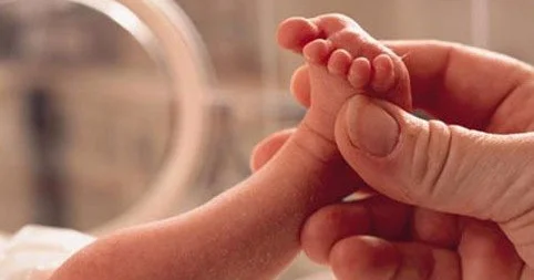 Qız uşaqları daha tez doğulur? HƏKİM AÇIQLADI