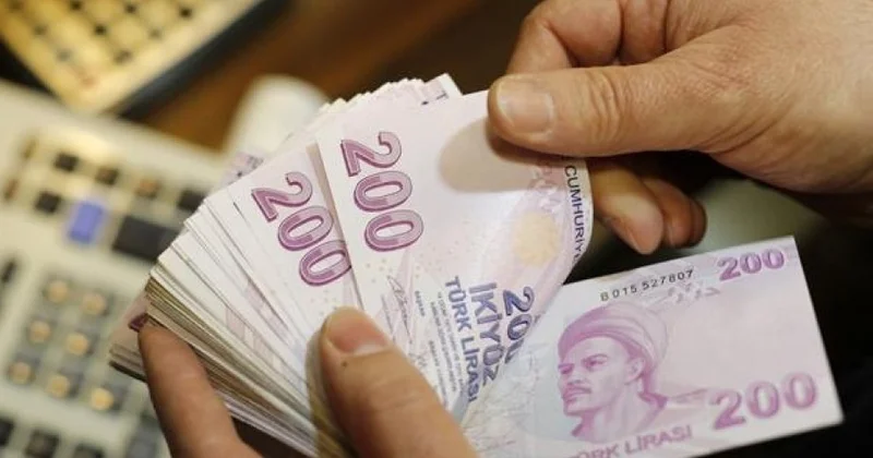 Lirə çöküşdə: Azərbaycanlı iş adamlarını nə gözləyir?