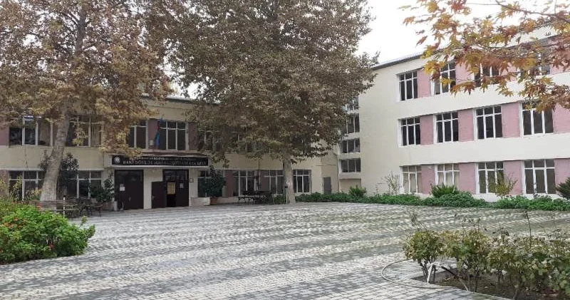 Kollecdə qalmaqal Direktor hüquqşünası məhkəməyə verdi