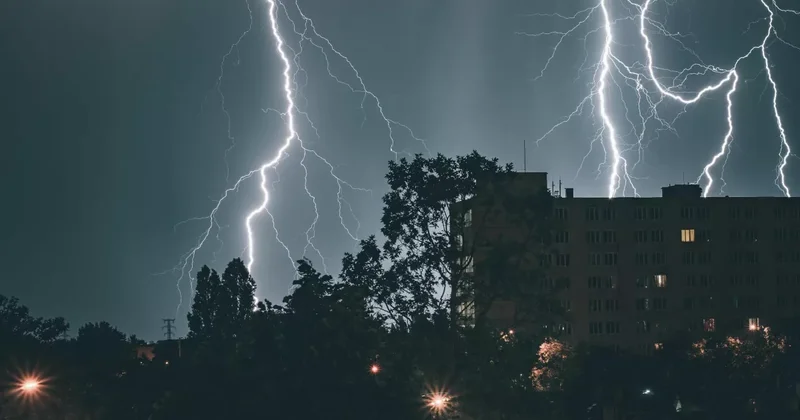 В Азербайджане завтра ветер, ливни, грозы