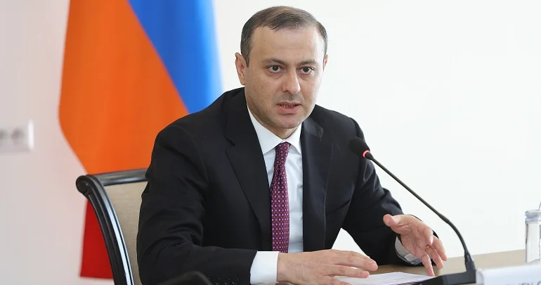Armen Qriqoryan baş nazirin administrasiyasındakı vəzifədən imtina etdi KONKRET